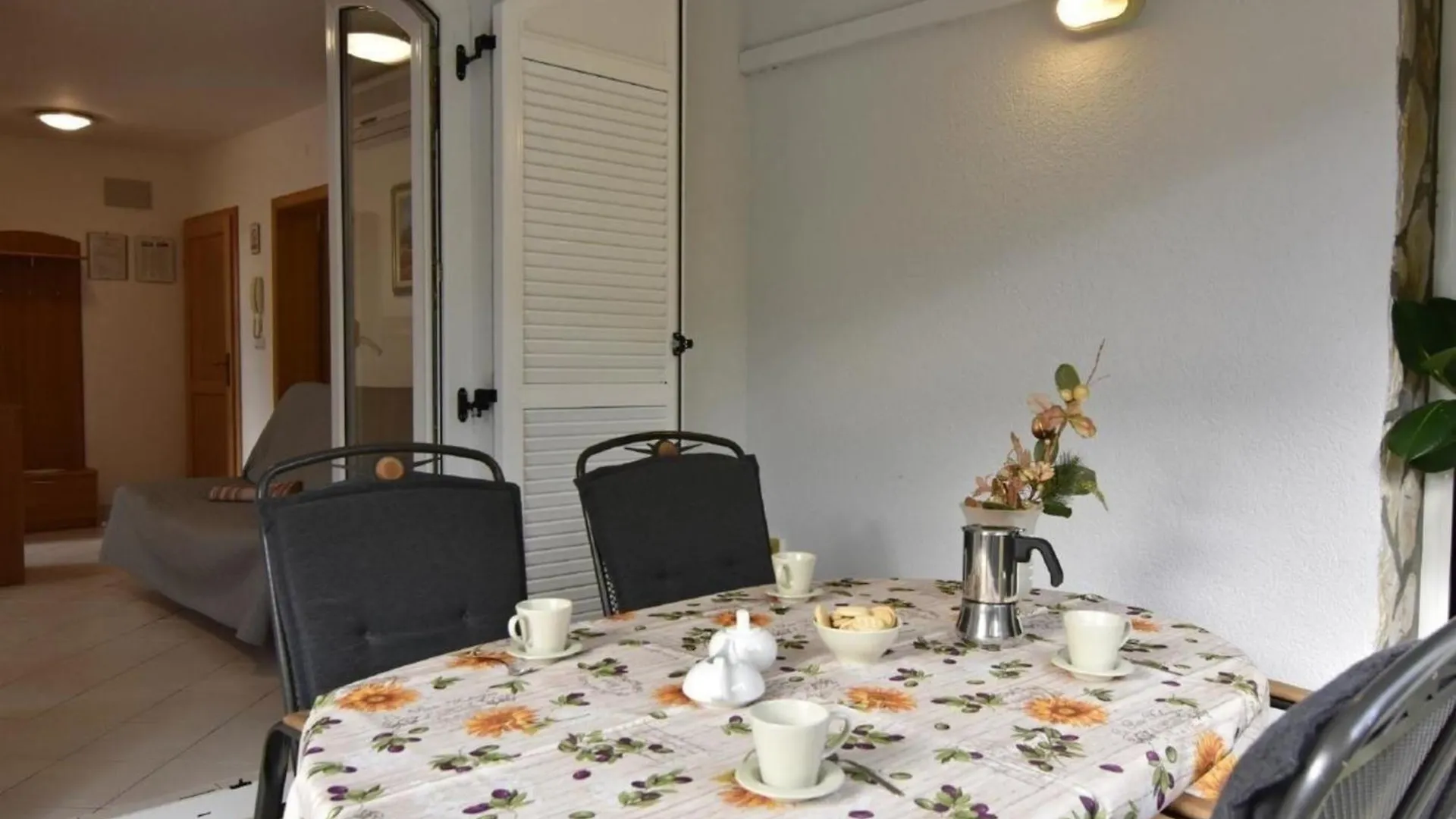 Wohnung In Zambratija Mit Gemeinsamem Grill Croatia