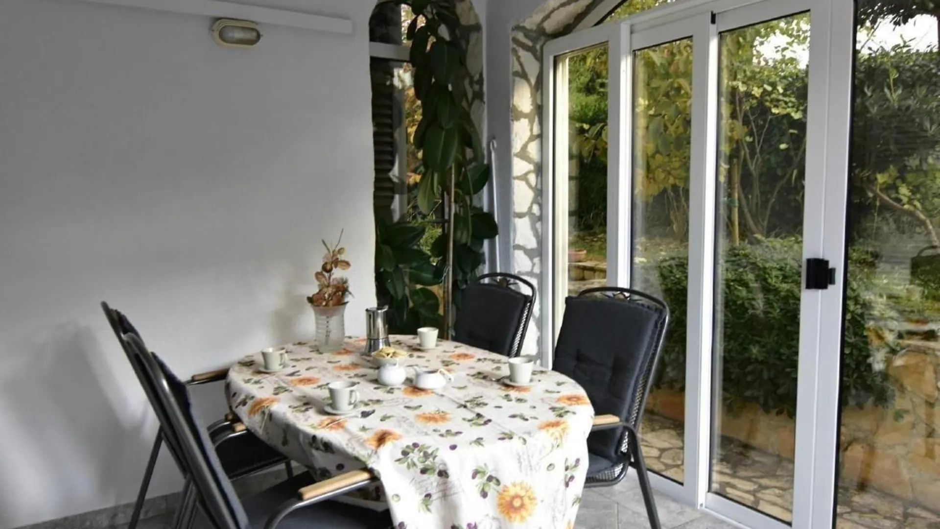Wohnung In Zambratija Mit Gemeinsamem Grill Croatia